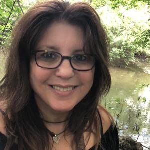 Meet your Posher, Carmela